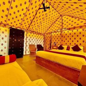 desert Galaxy Camp Jaisalmer客房内的一张或多张床位