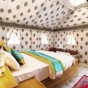 desert Galaxy Camp Jaisalmer客房内的一张或多张床位