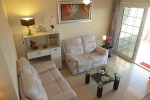 a living room with a couch and a table at Carlos in Callao Salvaje