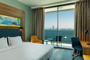 Un ou plusieurs lits dans un hébergement de l'établissement Aloft Palm Jumeirah
