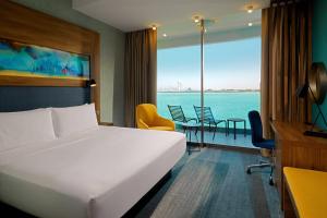 Un ou plusieurs lits dans un hébergement de l'établissement Aloft Palm Jumeirah