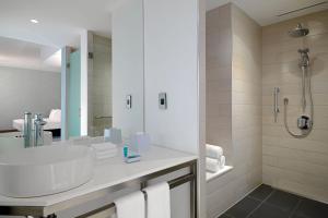 Salle de bains dans l'établissement Aloft Palm Jumeirah