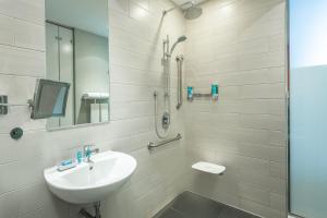 Salle de bains dans l'établissement Aloft Palm Jumeirah