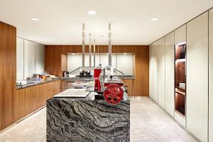 Dapur atau dapur kecil di AC Hotel by Marriott Dallas Downtown