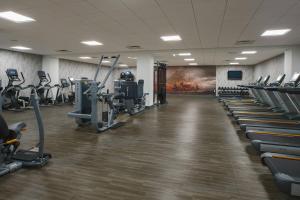 Fitness centrum a/nebo fitness zařízení v ubytování Renaissance Dallas Addison