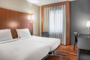 A bed or beds in a room at AC Hotel Ponferrada by Marriott