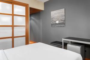 Postel nebo postele na pokoji v ubytování AC Hotel Ponferrada by Marriott