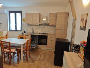 A kitchen or kitchenette at Casa Felice