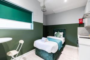 The Chapter Hotels - Finsbury Park客房内的一张或多张床位