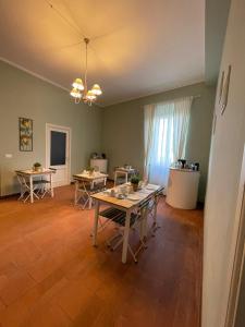 TV a/nebo společenská místnost v ubytování B&B Home XIX