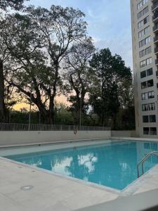 Bazén v ubytování Acogedor apartamento con vista nebo v jeho okolí