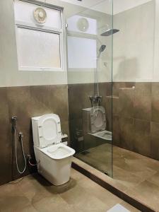 Un baño de Homestay By Sandu