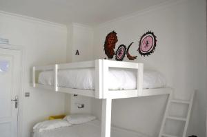Postel nebo postele na pokoji v ubytování Somasiri Backpacker Hostel