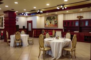 Restaurace v ubytování Hotel Univers Laç