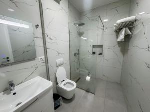 Koupelna v ubytování Hotel Univers Laç