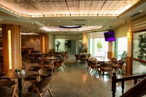 Restaurace v ubytování Hotel Univers Laç