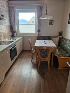 Kuchnia lub aneks kuchenny w obiekcie Ferienwohnung Hohengaßner