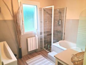 Koupelna v ubytování Kerlavost6 + 69 fotografií