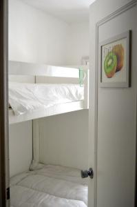 Postel nebo postele na pokoji v ubytování Somasiri Backpacker Hostel 2