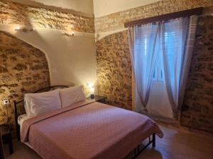 A bed or beds in a room at Jason's Stone House