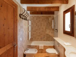 a bathroom with a tub and a toilet and a sink at Es Petit de Valldemossa in Valldemossa