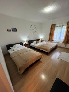 Posteľ alebo postele v izbe v ubytovaní Francesco Apartmanház