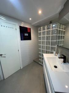 Kuchyň nebo kuchyňský kout v ubytování Apartamento Bonaire-primera linea playa
