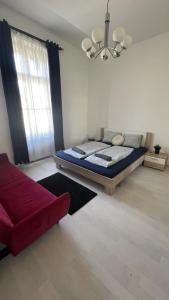 Postel nebo postele na pokoji v ubytování Designer Rooms Andrassy