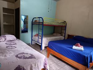 Кровать или кровати в номере Cabinas Mitchaelle's