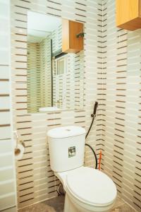 Koupelna v ubytování Enzo Apartments, Suites & Pods + 185 fotografií