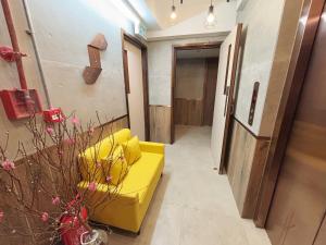 Khu vực ghế ngồi tại JST Hotel