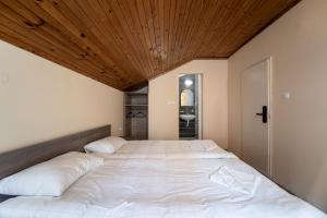 En eller flere senge i et værelse på Citybox - Shipka