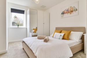Gallery image of Two Bedroom by Brookland Stays Serviced Accommodation Short Lets Hertfordshire with Free WiFi in High Welwyn