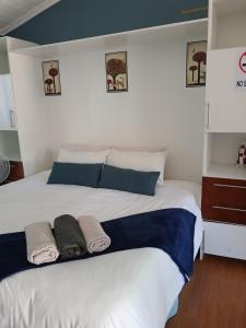 Postel nebo postele na pokoji v ubytování Stay at Gabby's- no loadshedding