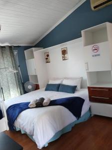 Postel nebo postele na pokoji v ubytování Stay at Gabby's- no loadshedding + 36 fotografií