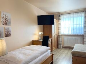 Postel nebo postele na pokoji v ubytování Hotel-Pension Hommen