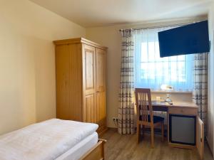 Postel nebo postele na pokoji v ubytování Hotel-Pension Hommen