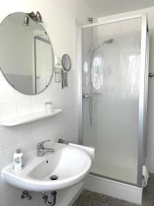 Koupelna v ubytování Hotel-Pension Hommen