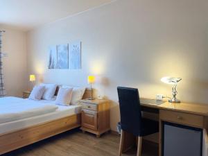 Postel nebo postele na pokoji v ubytování Hotel-Pension Hommen