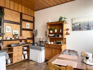Kuchyň nebo kuchyňský kout v ubytování Hotel-Pension Hommen