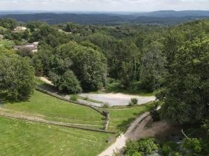 an aerial view of a road in a field with trees at Gîte cosy aux portes de Sarlat in Carsac-Aillac