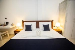 Postel nebo postele na pokoji v ubytování Monarcho Villa