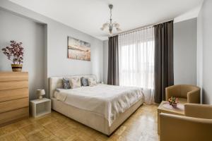 En eller flere senge i et værelse på Gama Great Location & Famili Apartment 120m 2-12 people