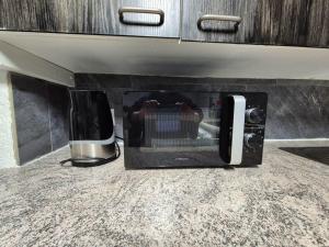 Cucina o angolo cottura di Spacious cellar studio surrounded by mountains and lake