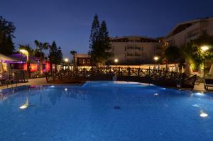 Bazén v ubytování Calimera Side Resort nebo v jeho okolí