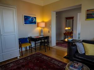 a living room with a couch and a table at Ferienwohnung Turmblick in Stein an der Donau