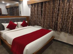 Postel nebo postele na pokoji v ubytování Hotel Maruti R