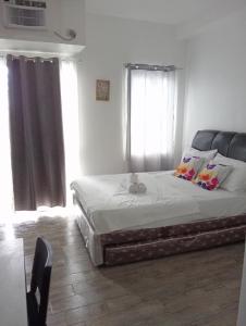 Postel nebo postele na pokoji v ubytování Studio Unit at La Bella Tagaytay Residences