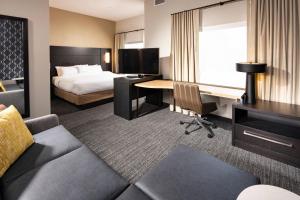 Postel nebo postele na pokoji v ubytování Residence Inn Las Vegas South/Henderson