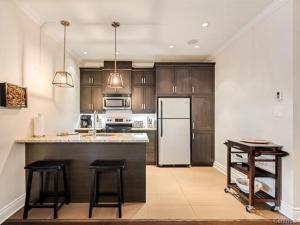 Kuchyň nebo kuchyňský kout v ubytování Condo-hôtel Le Champlain - Condo103 Bromont